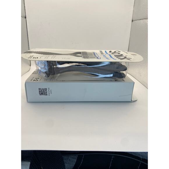 Schick Hydro Razor Bundle. Dry Skin Razor and  hydro disposable 3 pack - Picture 5 of 8